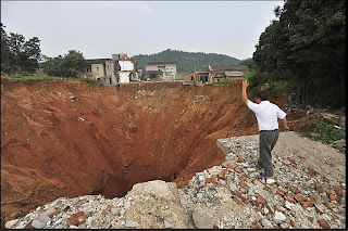 China Sinkholes on The End Time  Mexico Explosion Damages 400 Homes  Causes Mile Long