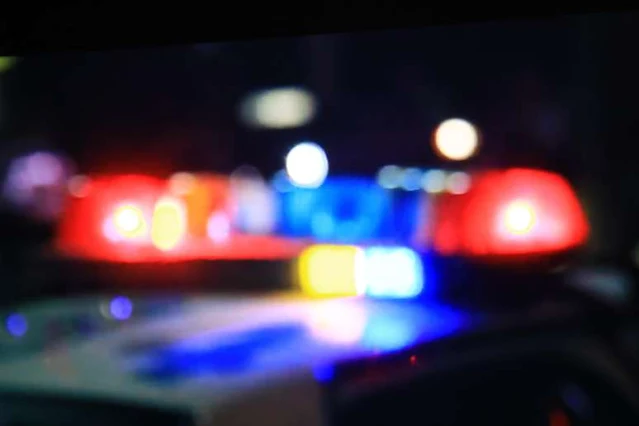 Homem usa ambulância como carona, caso inusitado no Ceará, ambulância em Santa Quitéria, falsa emergência, abuso de serviço público, bar no Ceará.