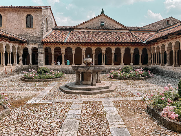 Colline del Prosecco: abbazia e chiostro follina