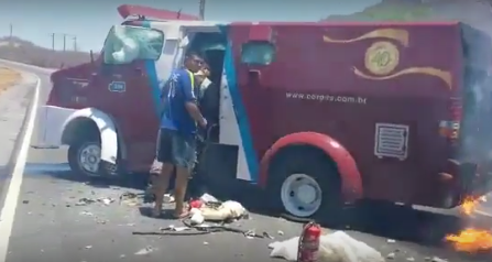 Violência no Ceará: Grupo explode carro-forte e faz vigilantes reféns; delegado e policiais civis baleados