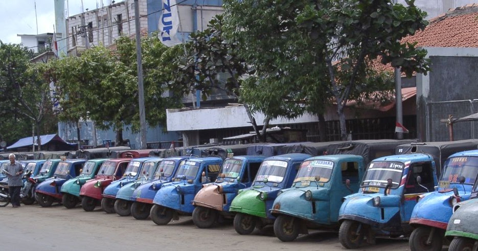 Gambar Transportasi Kendaraan Roda Tiga Bemo