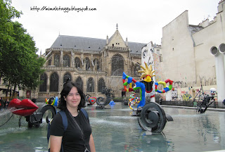 Fuente de Stravinsky e Iglesia de St. Merri, París