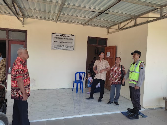  Polsek Sampung Melaksanakan Pengamanan Ibadah Misa Rutin Di Gereja Katolik Maria Ratu Rosario