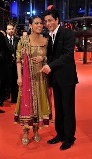 Shahrukh Khan Kajol in an Award Function