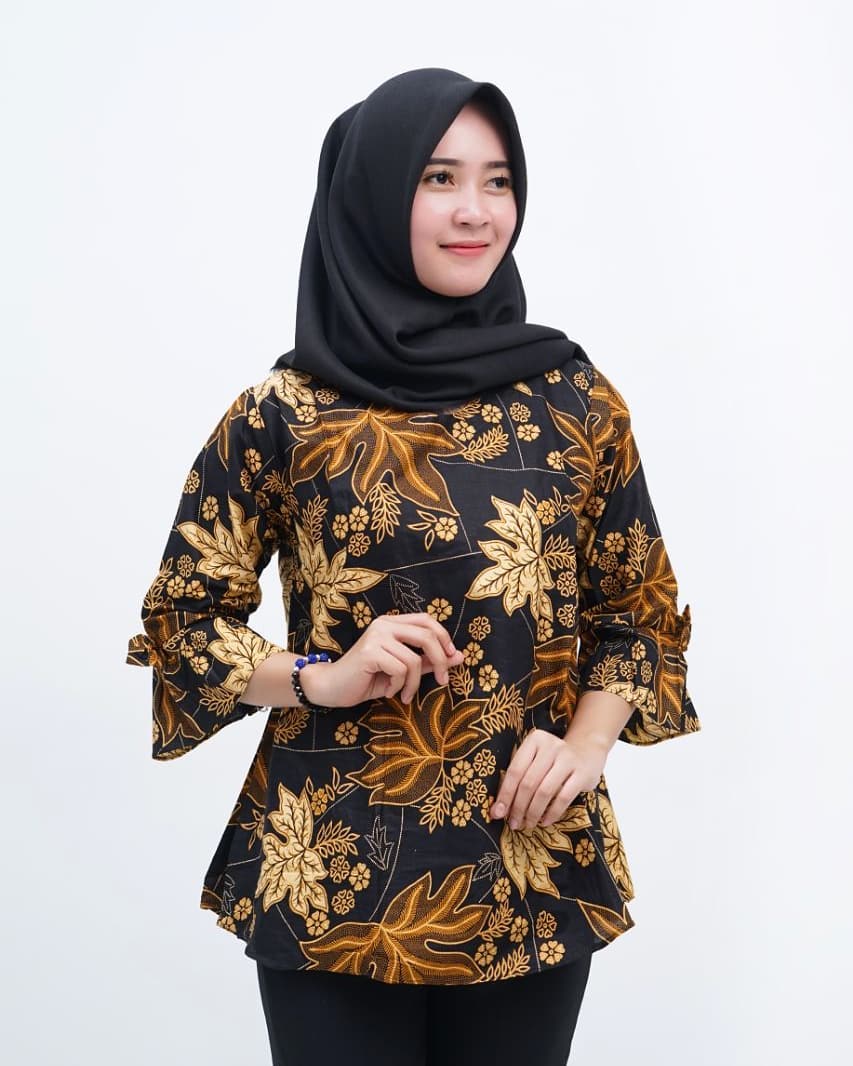  Model  Baju Batik  Wanita Islami Kekinian dan Modern