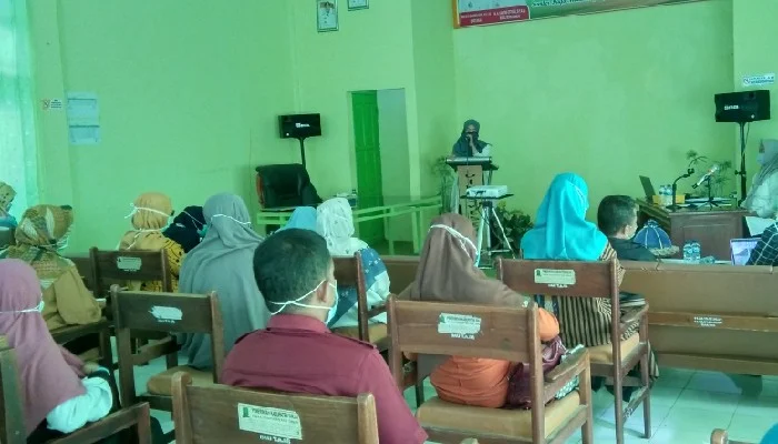 Belasan Tenaga Medis di Sinjai Diberikan Pelatihan Pengambilan Sampel Swab