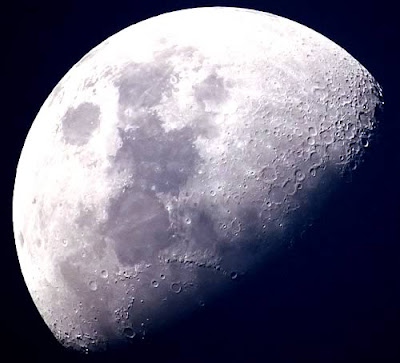 Perchè la luna ha tanti crateri 