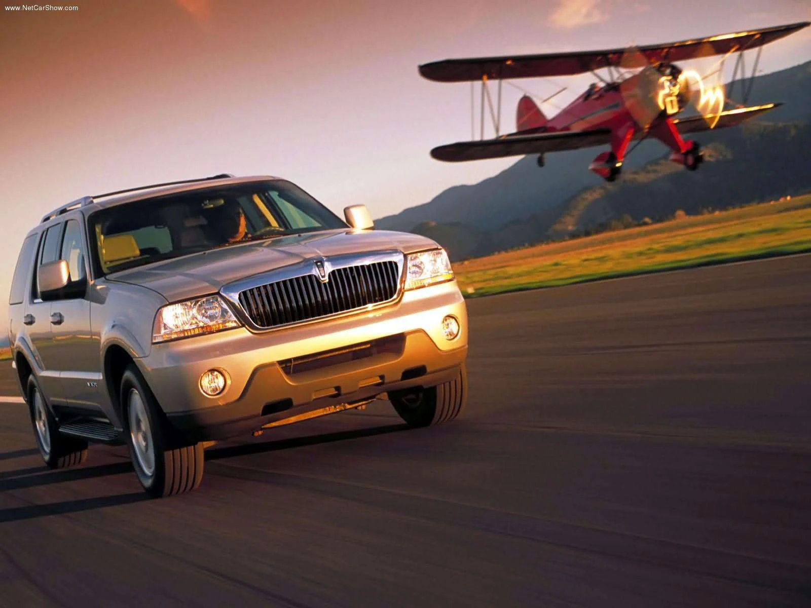 Hình ảnh xe ô tô Lincoln Aviator 2003 & nội ngoại thất