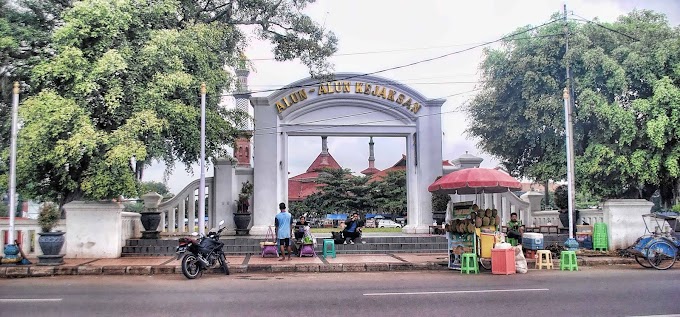  Alun - Alun Kejaksan Kota Cirebon