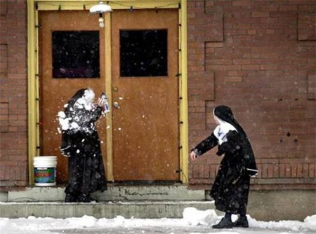Nun (snow) Chuckin 01