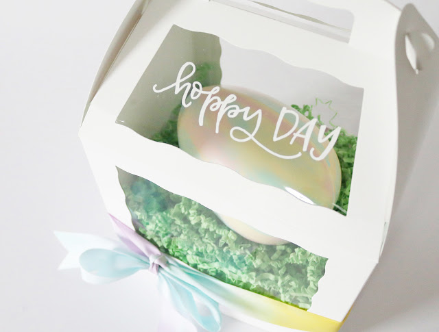 Oh hoppy day! Sweet hostess gift wrapping inspiration using cake pop boxes and hand lettering | Creative Bag