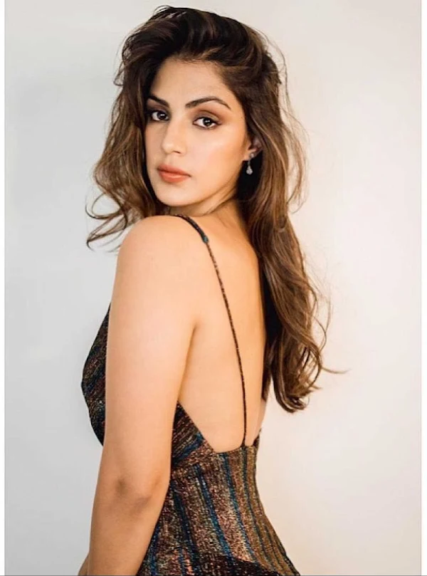 rhea chakraborty backless dress sexy back bollywood actress