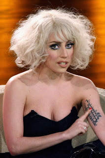 Inilah Arti 9 Tatto di Tubuh Lady Gaga