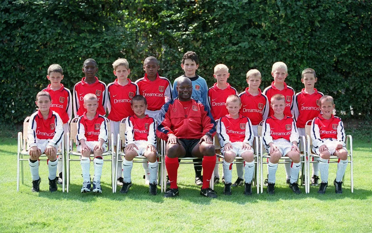 The Arsenal 2000/01 Under-9 squad, including Premier League players Benik Afobe and Harry Kane