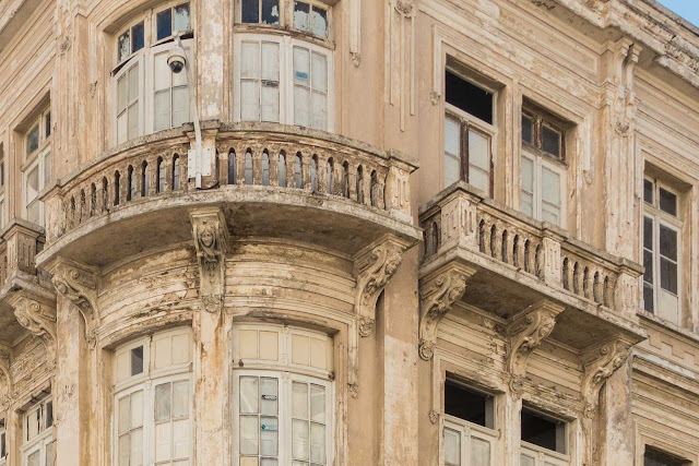 Detalhe de um edifício na Rua do Rosário com Saldanha Marinho