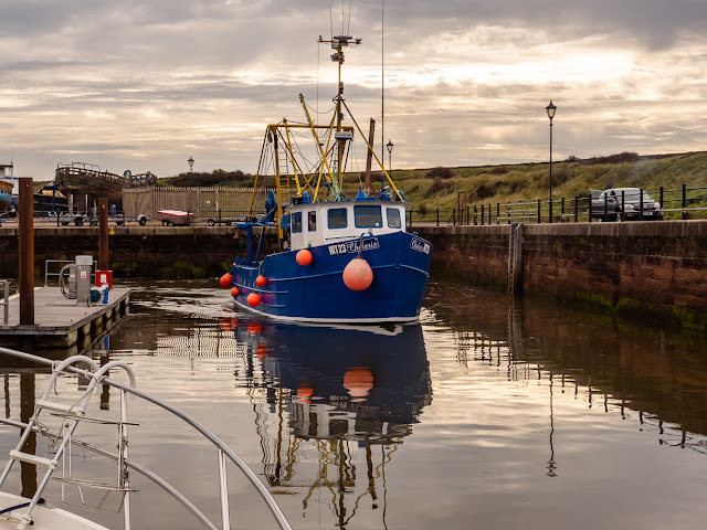 Photo of Chelaris about to pass Ravensdale in Maryport Marina