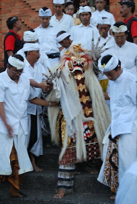 MADE WIJAYA BLOG PENGEROBONGAN TEMPLE FESTIVAL