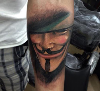 Tatuaje máscara de V de Vendetta