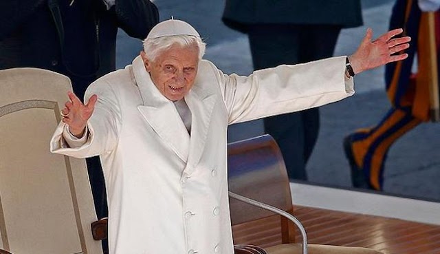 Bento XVI faz última audiência pública como papa