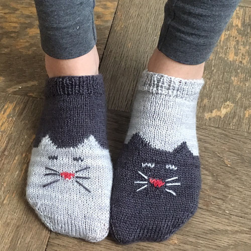 YinYang Kitty Ankle Socks - Free Pattern 