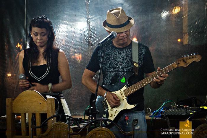 Two-Piece Band at Aling Tonya's Seafood Dampa in Macapagal