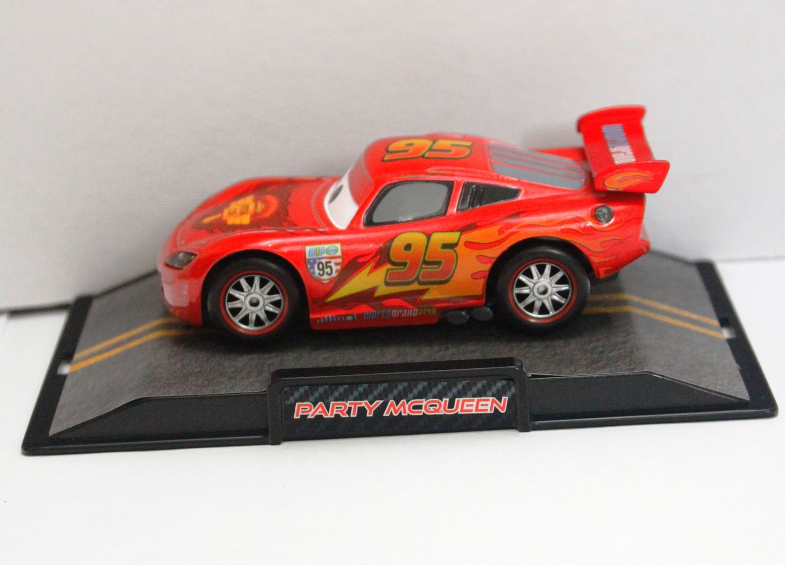 Funtastic Shop: Cars 2: Lightning McQueen Die Cast Car