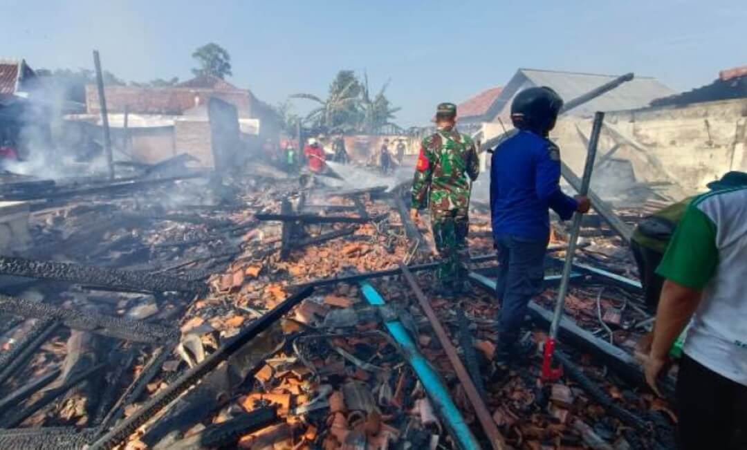 Kebakaran Hebat Landa Lima Rumah di Kangkung Kendal