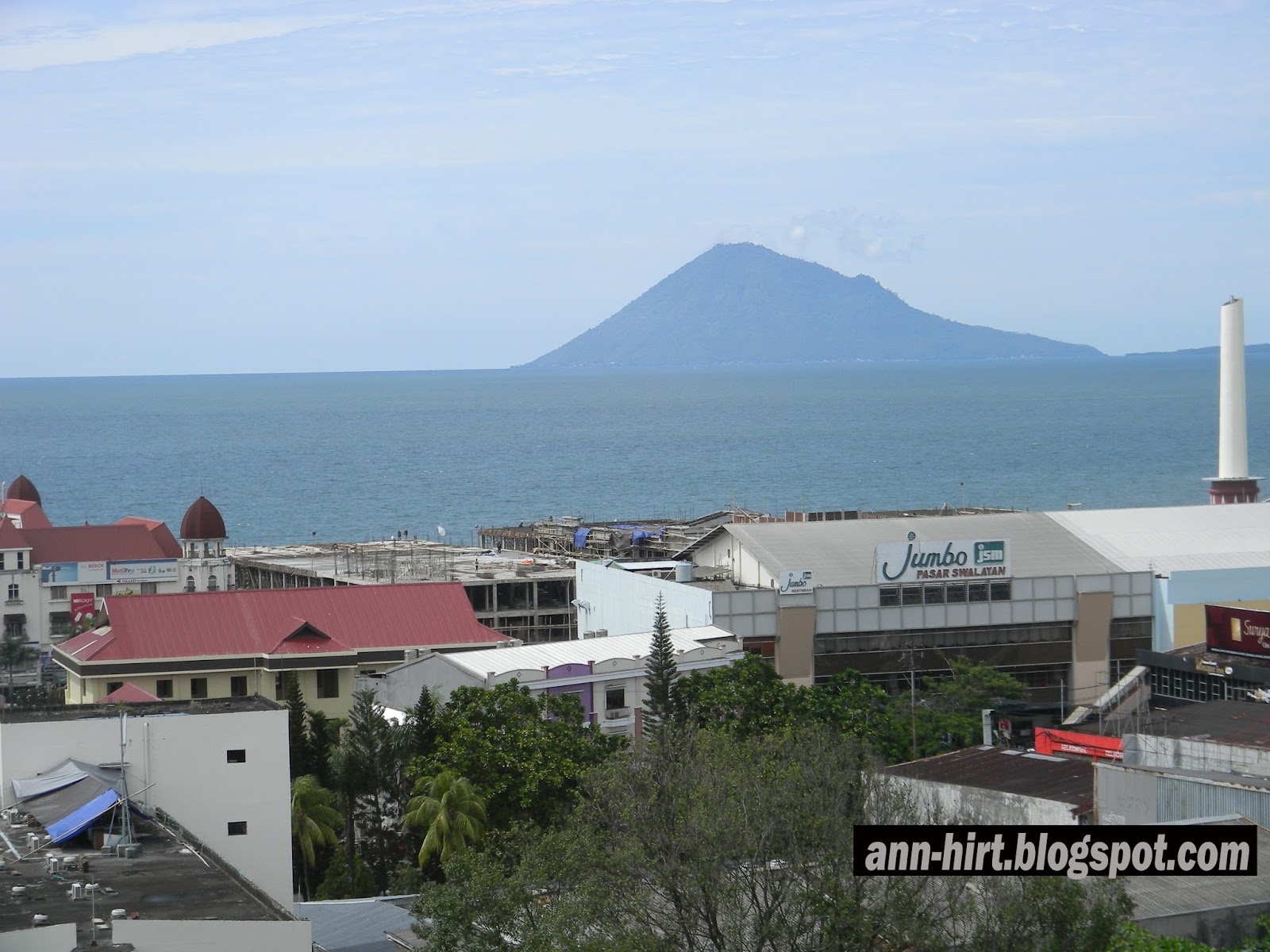 Gambar Kamar Hotel Quest Semarang tampak muka hotel quest 