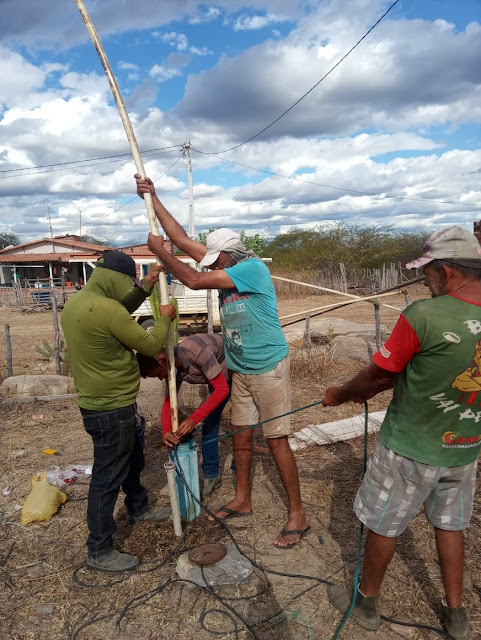Prefeitura de Caraúbas instala bomba em adutora no Assentamento Glênio Sá