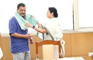 Mamata Banerjee Supoorts Arvind Kejriwal