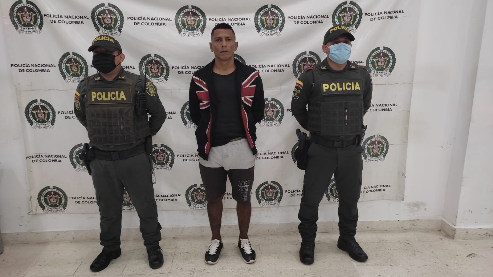 https://www.notasrosas.com/En diferentes operativos: capturan ciudadano en Riohacha con 100 gramos de marihuana y a otro, con 80 papeletas de bazuco