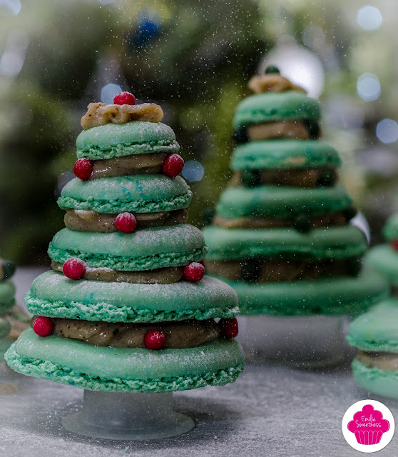 Macarons sapin au chocolat blanc, vanille et tonka - Défi 0.0 Chut #7 dont je suis la marraine