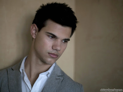 Taylor Lautner Hollywood Actor Desktop Wallpapers, PC Wallpapers, Free Wallpaper, Beautiful Wallpapers, High Quality Wallpapers, Desktop Background, Funny Wallpapers http://adesktopwallpapers.blogspot.com