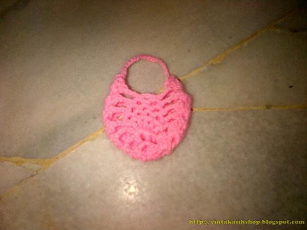 Cute Sarung  Telur  Kait  In Progress