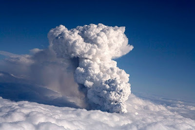 Foto-foto letusan gunung di islandia