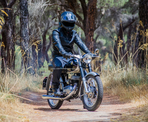 Bultaco Mercurio 155 en marcha negra motorista