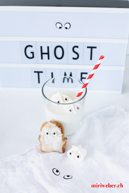 Halloween Food, Halloween Guetzli, Halloween Cookies, Halloween Dekoration, Halloween Kids Inspiration, Foodblog Schweiz, Schweizer Foodblog, Schweizer Foodbloggerin, Foodphotography Schweiz, Foodstyling Schweiz, Geister Guetzli, Ghoost Cookies, Hirse Guetzli, gesunde Guetzli, Halloween Drink