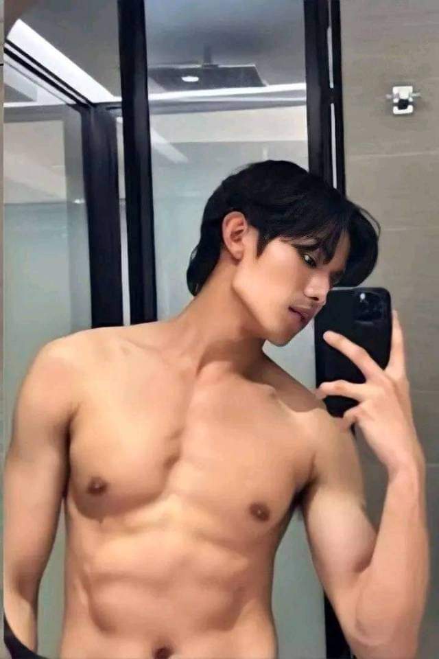 33 mirror selfies of BL actors with muscles that will make you excited