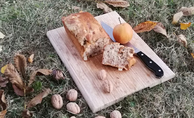 Herbstliches Brot mit Nashibirne und Walnüssen