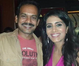 Sonali Kulkarni Family Husband Son Daughter Father Mother Marriage Photos Biography Profile.