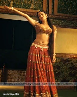 erotic posture with sexy navel show in movie jodha akbar