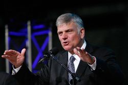 'Socialistas e ateus estão morrendo de medo da igreja', afirma Franklin Graham