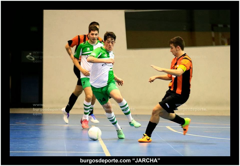  Un momento del partido del 1er equipo (Foto Jarcha)