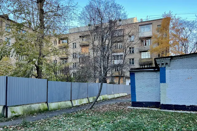 улица Антонова-Овсеенко, дворы, район Камушки, бывшие жилые дома