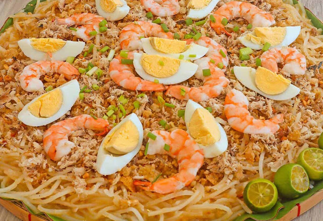 Unveiling the Secrets the Deliciousness of Pancit Luglog or Rice Noodle with Toppings and Sauce