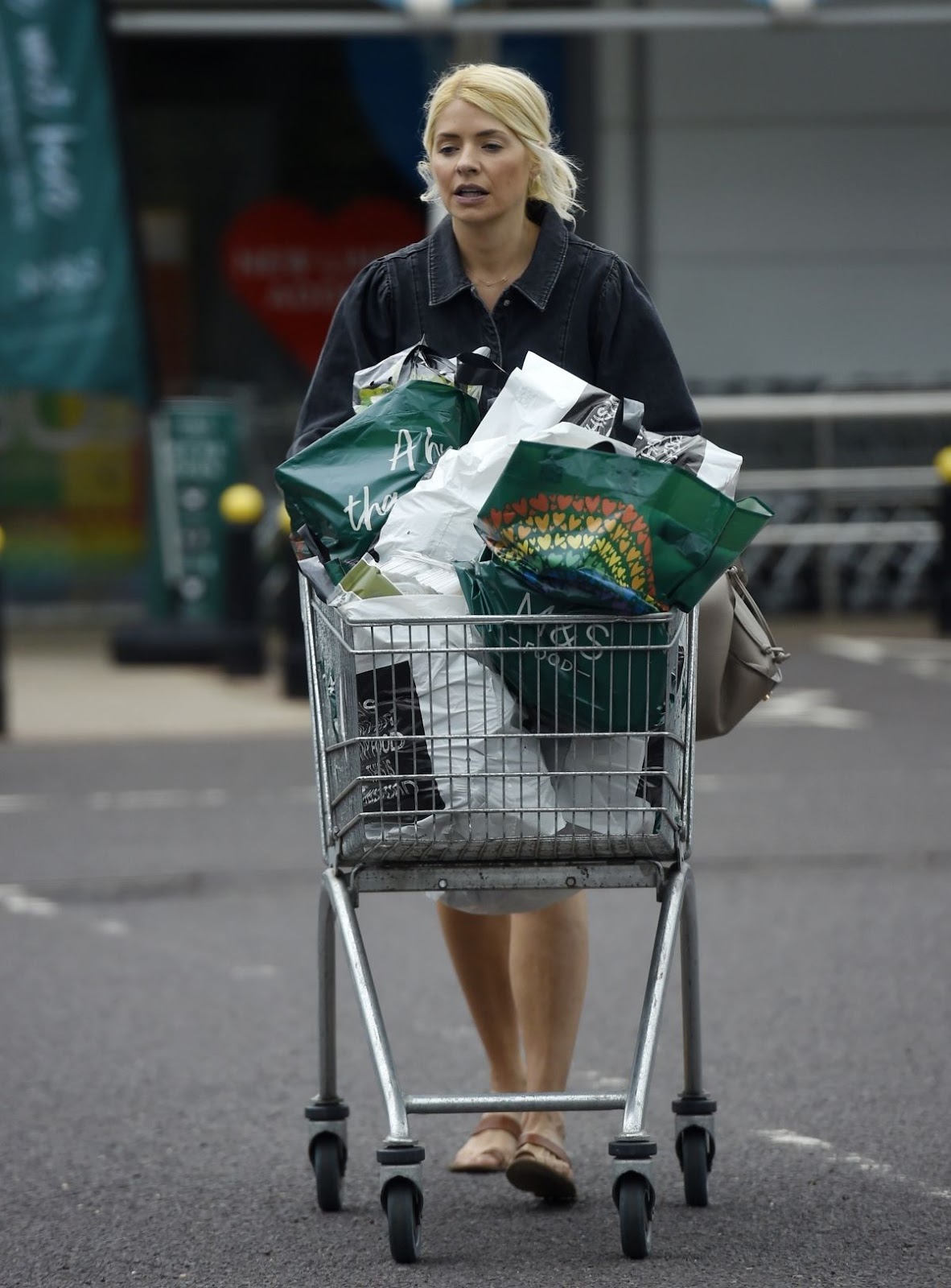 Holly Willoughby Shopping at Marks & Spencer in London 19 ...