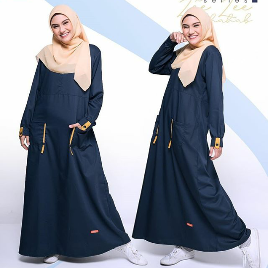  Perpaduan warna baju biru dongker dan jilbab qibul fashion