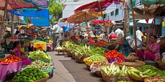 Pasar Tradisional dan Pasar Modern: Jenis Pasar Berdasarkan Karakteristik dan Konsep