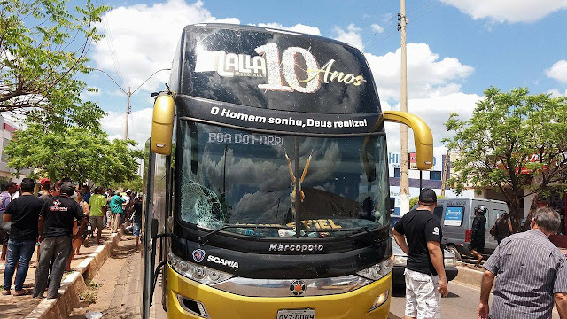 Acidente com ônibus da banda Mala 100 Alça deixa um morto em Picos