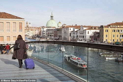 Venice phủ nhận luật cấm du khách kéo vali trên phố - 1